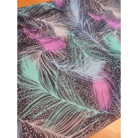 Delikatna tkanina szyfon - wzór w różowe, szare i miętowe pióra